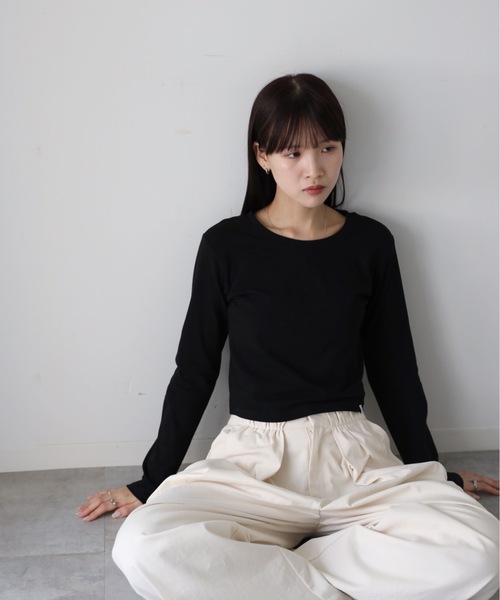 YENNA(イェンナ)の「ロングスリーブチビT/クロップドT(Tシャツ/カットソー・レディース・ブラック/アイボリー・FREE)」の14枚目の写真