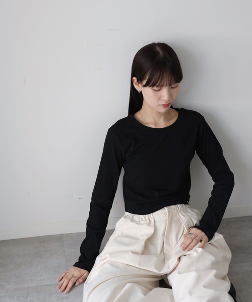 YENNA(イェンナ)の「ロングスリーブチビT/クロップドT(Tシャツ/カットソー・レディース・ブラック/アイボリー・FREE)」の15枚目の写真