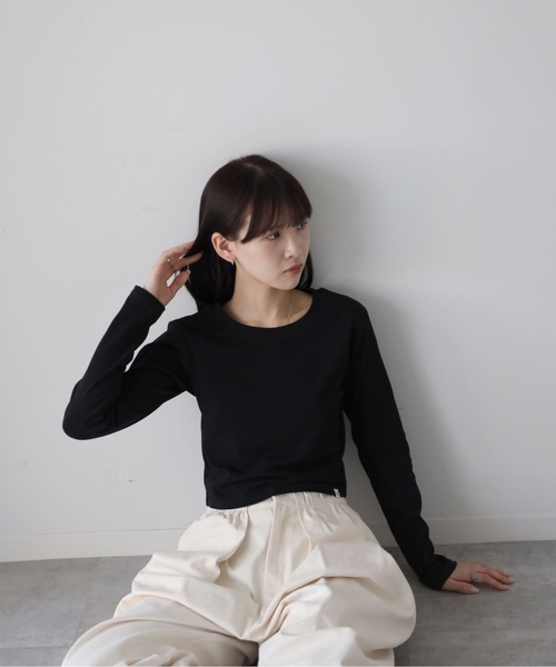 YENNA(イェンナ)の「ロングスリーブチビT/クロップドT(Tシャツ/カットソー・レディース・ブラック/アイボリー・FREE)」の16枚目の写真