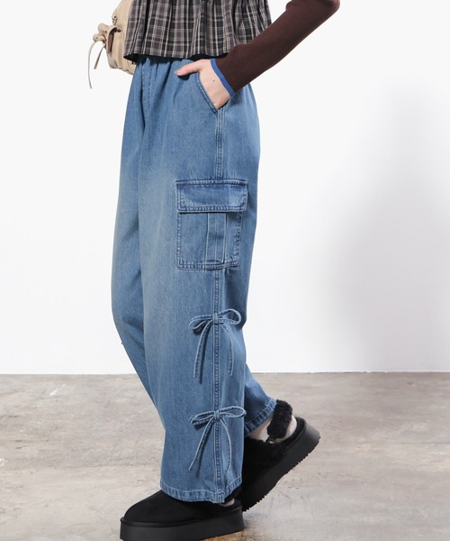 Honeys(ハニーズ)の「リボン付カーゴパンツ(デニムパンツ・レディース・ライトインディゴブルー/グレー/ワンウォッシュ・3L/S/L/SS/LL/M)」の10枚目の写真