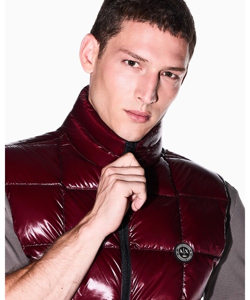 ARMANI EXCHANGE（アルマーニエクスチェンジ）の「【A|X アルマーニ エクスチェンジ】グロッシー ダウンベスト（ダウンベスト・メンズ・バーガンディー/ブラック・X-SMALL/X-LARGE/SMALL/MEDIUM/LARGE）」の5枚目の写真