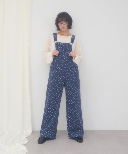 DISCOAT(ディスコート)の「【umm.】リボンポケット花柄サロペット(サロペット/オーバーオール・レディース・アイボリー/ネイビー・FREE)」の2枚目の写真