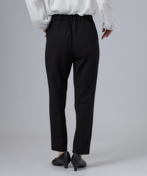 SHOO・LA・RUE(シューラルー)の「【セレモニー/通勤/S-3L】カットジョーゼットテーパードパンツ(その他パンツ・レディース・ネイビー/ナチュラル/ブラック・01/02/03/04/05)」の5枚目の写真