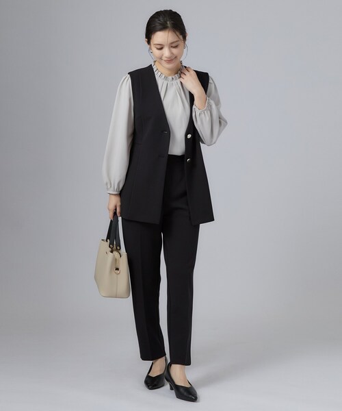 SHOO・LA・RUE(シューラルー)の「【セレモニー/通勤/S-3L】カットジョーゼットテーパードパンツ(その他パンツ・レディース・ネイビー/ナチュラル/ブラック・01/02/03/04/05)」の8枚目の写真