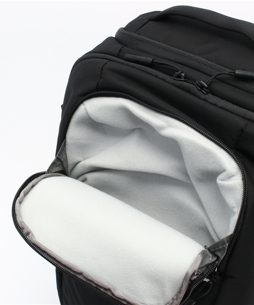 incase（インケース）の「CL58068 DSLR Pro Pack Nylon（バックパック/リュック・メンズ・ブラック・ONE SIZE）」の5枚目の写真