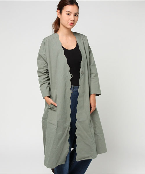 MERLOT（メルロー）の「スカラップV開きノーカラーコート5786（ノーカラージャケット・レディース・ベージュ/カーキ/ライトブルー・FREE）」の8枚目の写真