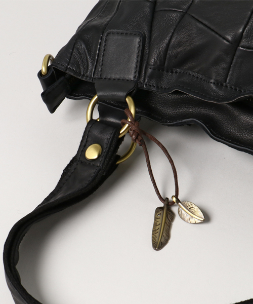 Le cheval aile（シュヴァルエレ）の「Le cheval aile rapiecage シュバル エレ ラピエサージュ  2WAYトートバッグ（ショルダーバッグ・レディース・ブラック/チョコ/キャメル・FREE）」の7枚目の写真