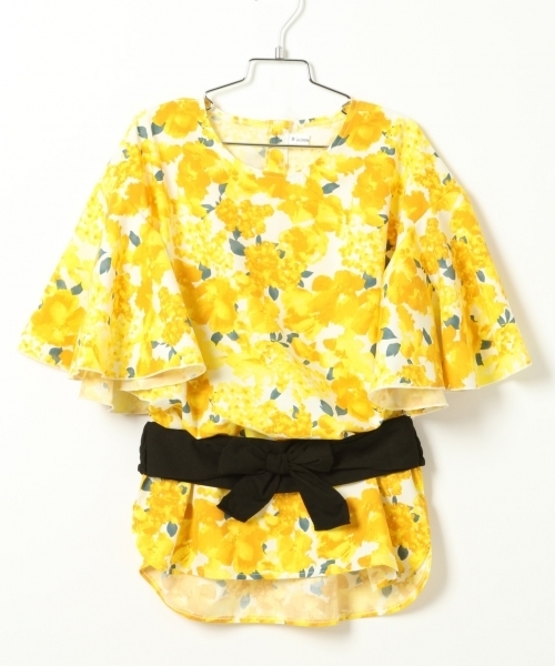 GLOBAL WORK(グローバルワーク)の「【ジュニア】ベルトツキフレアソデプルオーバー/761690(シャツ/ブラウス・キッズ・イエロー/レッド/ホワイト・MEDIUM/LARGE)」の1枚目の写真