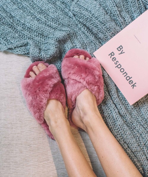 EMU Australia（エミューオーストラリア）の「【emu】MAYBERRY ファー サンダル（サンダル・レディース・ピンク/マスタード/ブルー系その他/レッド系その他/オリーブ/ピンク系その他/ベージュ/ブラック/チャコールグレー/ネイビー/ターコイズブルー/グレー/ブラウン系その他・23cm/24cm/25cm/8/7/6/5/26cm/22cm/9）」の20枚目の写真