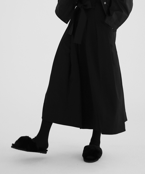 EMU Australia（エミューオーストラリア）の「【emu】MAYBERRY ファー サンダル（サンダル・レディース・ピンク/マスタード/ブルー系その他/レッド系その他/オリーブ/ピンク系その他/ベージュ/ブラック/チャコールグレー/ネイビー/ターコイズブルー/グレー/ブラウン系その他・23cm/24cm/25cm/8/7/6/5/26cm/22cm/9）」の2枚目の写真