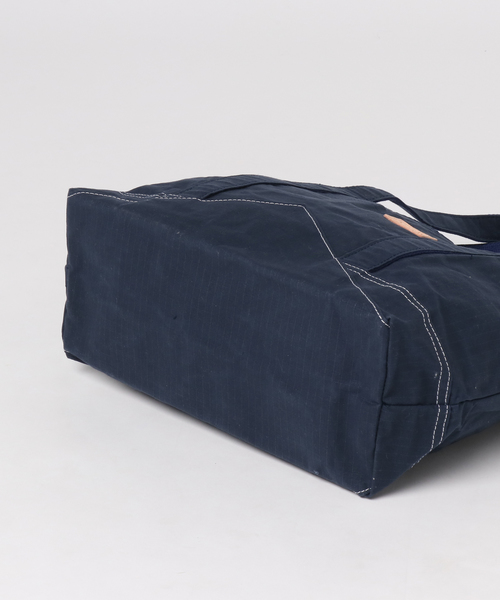 COSSHI（コッシ）の「【Cosshi/コッシ】リップストップ パラフィン トートバッグ（トートバッグ・レディース・ライトグレー/ブラック/ネイビー・FREE）」の6枚目の写真