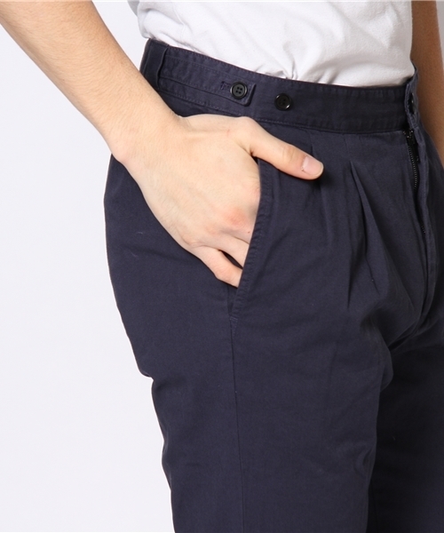 KATHARINE HAMNETT LONDON （キャサリンハムネットロンドン）の「アーカイブタックトラウザーズ（スラックス・メンズ・オフホワイト/ネイビー・LARGE/MEDIUM）」の7枚目の写真