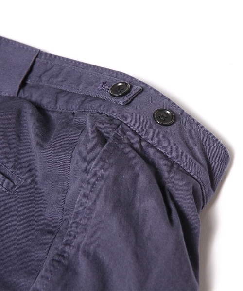 KATHARINE HAMNETT LONDON （キャサリンハムネットロンドン）の「アーカイブタックトラウザーズ（スラックス・メンズ・オフホワイト/ネイビー・LARGE/MEDIUM）」の10枚目の写真