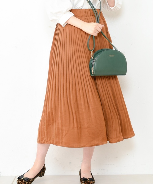 natural couture(ナチュラルクチュール)の「消しプリーツサテンスカート(スカート・レディース・ブラック/ブルー/ミント/キャメル・FREE)」の4枚目の写真