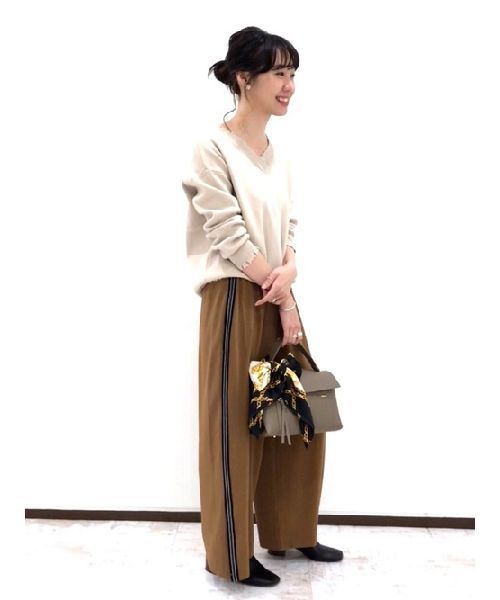 YECCA VECCA（イェッカヴェッカ）の「ダメージVネックニット（ニット/セーター・レディース・ベージュ/パープル/ブラウン/グレー・FREE）」の3枚目の写真