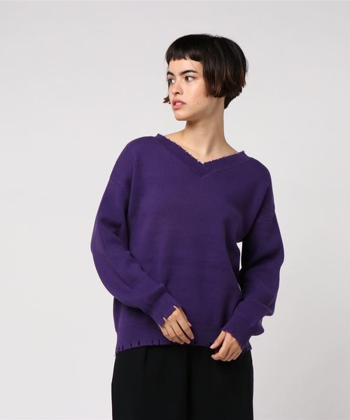 YECCA VECCA（イェッカヴェッカ）の「ダメージVネックニット（ニット/セーター・レディース・ベージュ/パープル/ブラウン/グレー・FREE）」の4枚目の写真