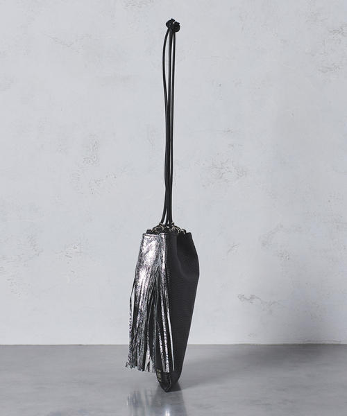 5525gallery×PORTER（ゴーゴーニーゴーギャラリーカケルポーター）の「別注＜5525gallery×PORTER（5525ギャラリー×ポーター）＞フリンジ コンビ ポーチ（ショルダーバッグ・レディース・シルバー・FREE）」の3枚目の写真