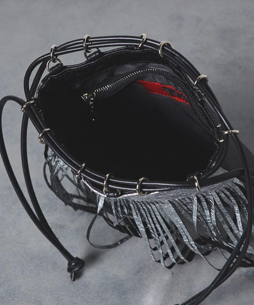 5525gallery×PORTER（ゴーゴーニーゴーギャラリーカケルポーター）の「別注＜5525gallery×PORTER（5525ギャラリー×ポーター）＞フリンジ コンビ ポーチ（ショルダーバッグ・レディース・シルバー・FREE）」の12枚目の写真