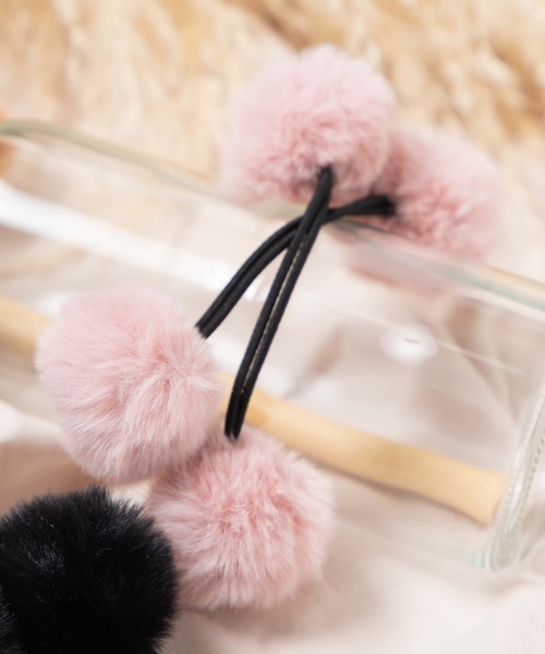 WEGO(ウィゴー)の「WEGO/【2点セット】ファーポンポンゴム(ヘアゴム・レディース・ホワイト/ブラック/グレー/ライトパープル/キャメル/ライトピンク・FREE)」の6枚目の写真