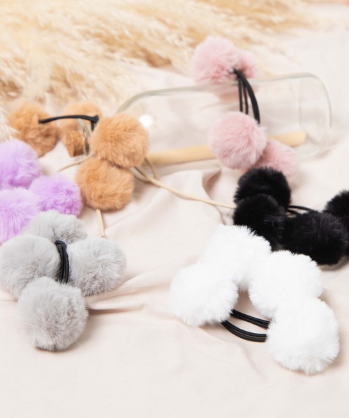 WEGO(ウィゴー)の「WEGO/【2点セット】ファーポンポンゴム(ヘアゴム・レディース・ホワイト/ブラック/グレー/ライトパープル/キャメル/ライトピンク・FREE)」の7枚目の写真