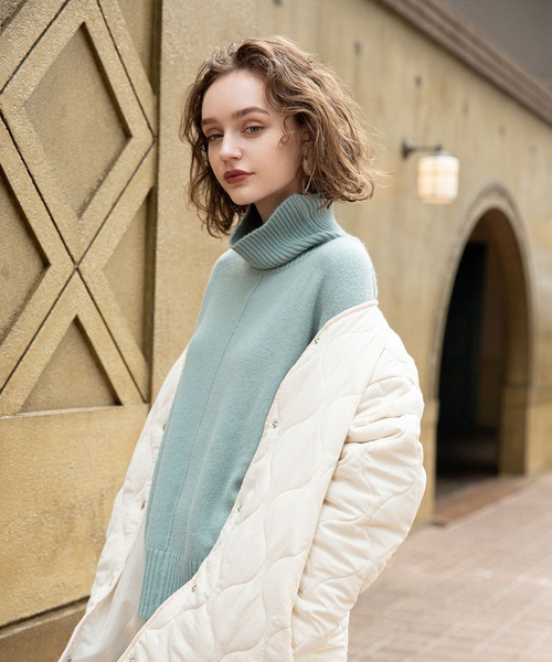 DouDou(ドゥドゥ)の「ニットアップタートル(ニット/セーター・レディース・ベージュ/グリーン・FREE)」の2枚目の写真