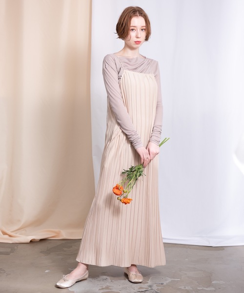 flowriri（フロウリリ）の「flowriri ランダムプリーツキャミワンピース（ワンピース・レディース・ライトブルー/ブラック/ベージュ・FREE）」の2枚目の写真