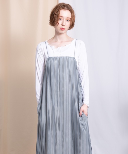 flowriri（フロウリリ）の「flowriri ランダムプリーツキャミワンピース（ワンピース・レディース・ライトブルー/ブラック/ベージュ・FREE）」の10枚目の写真