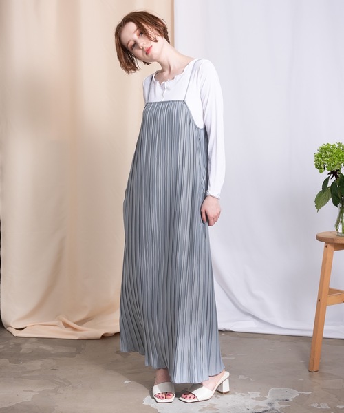 flowriri（フロウリリ）の「flowriri ランダムプリーツキャミワンピース（ワンピース・レディース・ライトブルー/ブラック/ベージュ・FREE）」の12枚目の写真