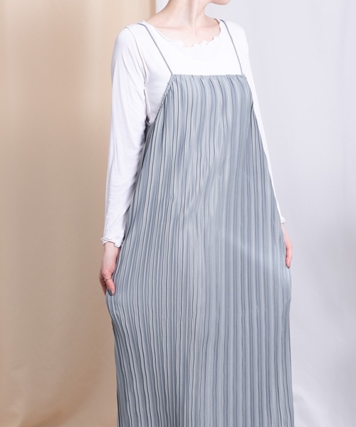 flowriri（フロウリリ）の「flowriri ランダムプリーツキャミワンピース（ワンピース・レディース・ライトブルー/ブラック/ベージュ・FREE）」の15枚目の写真