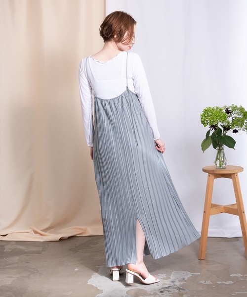 flowriri（フロウリリ）の「flowriri ランダムプリーツキャミワンピース（ワンピース・レディース・ライトブルー/ブラック/ベージュ・FREE）」の16枚目の写真