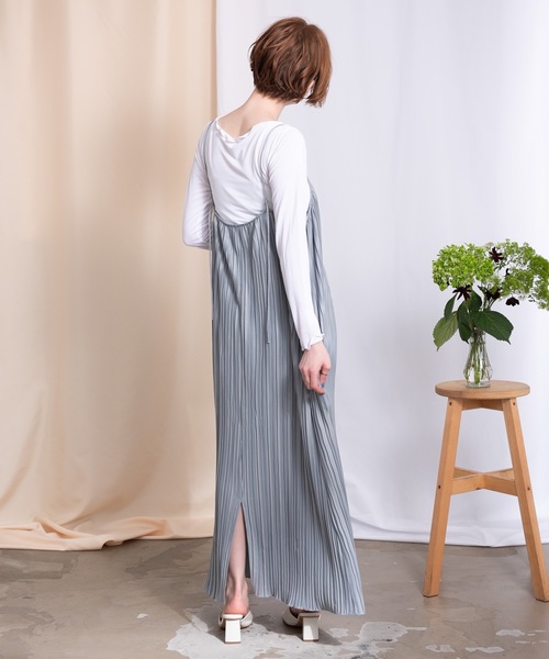 flowriri（フロウリリ）の「flowriri ランダムプリーツキャミワンピース（ワンピース・レディース・ライトブルー/ブラック/ベージュ・FREE）」の17枚目の写真