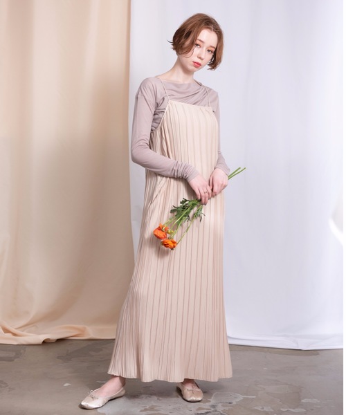 flowriri（フロウリリ）の「flowriri ランダムプリーツキャミワンピース（ワンピース・レディース・ライトブルー/ブラック/ベージュ・FREE）」の4枚目の写真