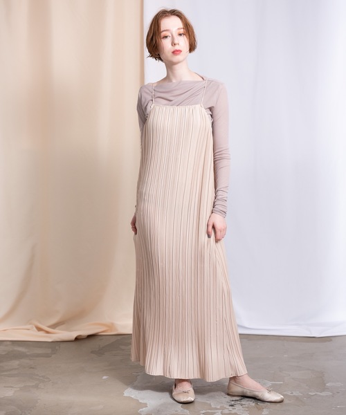 flowriri（フロウリリ）の「flowriri ランダムプリーツキャミワンピース（ワンピース・レディース・ライトブルー/ブラック/ベージュ・FREE）」の5枚目の写真