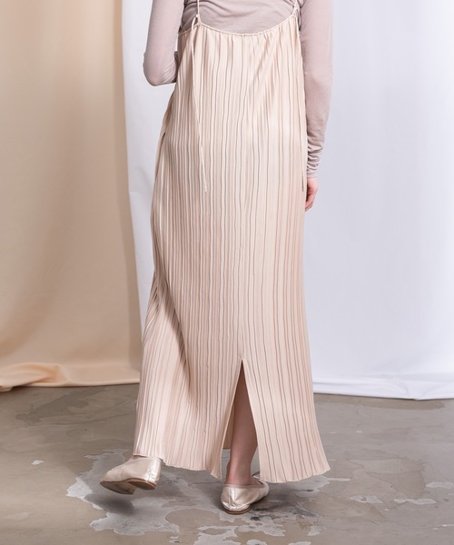 flowriri（フロウリリ）の「flowriri ランダムプリーツキャミワンピース（ワンピース・レディース・ライトブルー/ブラック/ベージュ・FREE）」の6枚目の写真