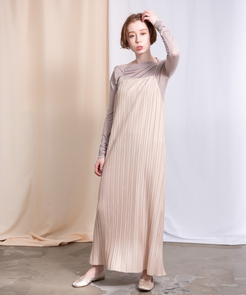 flowriri（フロウリリ）の「flowriri ランダムプリーツキャミワンピース（ワンピース・レディース・ライトブルー/ブラック/ベージュ・FREE）」の8枚目の写真