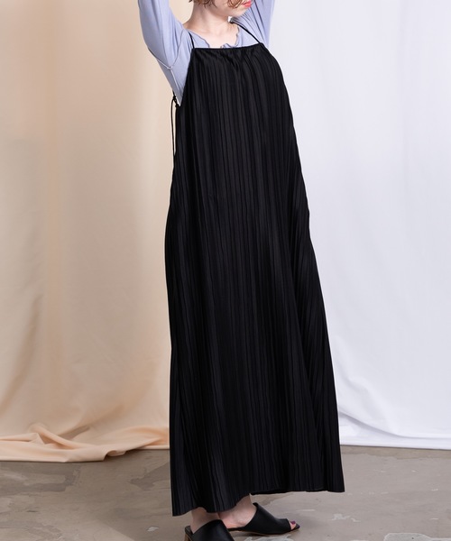 flowriri（フロウリリ）の「flowriri ランダムプリーツキャミワンピース（ワンピース・レディース・ライトブルー/ブラック/ベージュ・FREE）」の20枚目の写真