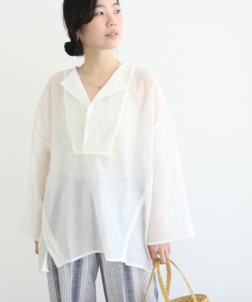 ADAM ET ROPE'(アダムエロペ)の「シアーブザムシャツ(シャツ/ブラウス・レディース・ホワイト/キャメル/ダークラベンダー・FREE)」の2枚目の写真