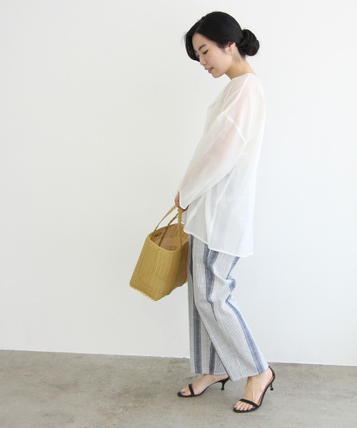 ADAM ET ROPE'(アダムエロペ)の「シアーブザムシャツ(シャツ/ブラウス・レディース・ホワイト/キャメル/ダークラベンダー・FREE)」の17枚目の写真