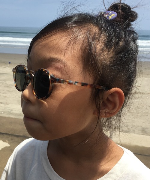 IZIPIZI（イジピジ）の「IZIPIZI/イジピジ PERMAMENT COLLECTION キッズ用サングラス（サングラス・キッズ・ブラック/ブルー/ブラウン/ネイビー/ピンク/グリーン/イエロー・ONE SIZE）」の14枚目の写真