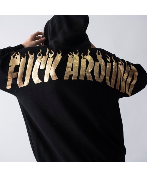 NO ID.（ノーアイディ）の「【NO ID.】Crack Metallic Print Pullover Parka / クラック メタリック プリント プルオーバー パーカ（パーカー・メンズ・グレー/ブラック/ホワイト・1/2）」の3枚目の写真