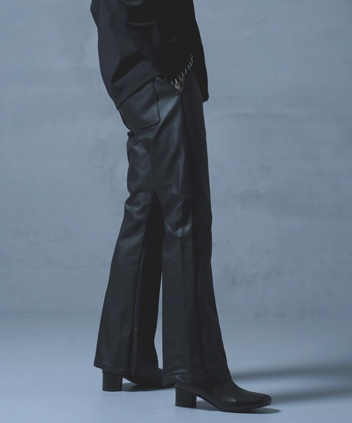 G.O.C（ジーオーシー）の「エコ レザー スリット フレアパンツ（その他