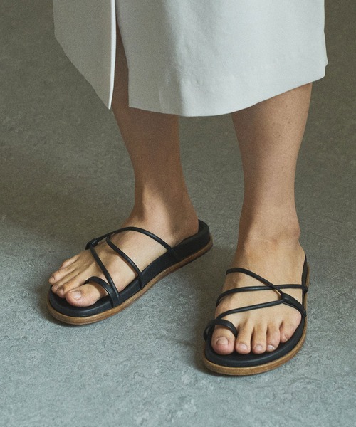 MAURO de BARI(マウロディバリ)の「【MAURO de BARI】レザーサンダル(サンダル・レディース・ブラック/ベージュ・38/36/37)」の2枚目の写真