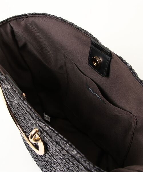 NATURAL BEAUTY BASIC（ナチュラルビューティーベーシック）の「メタルハンドルストロートート（かごバッグ・レディース・ベージュ/ブラック/オフホワイト・ﾌﾘ-）」の5枚目の写真