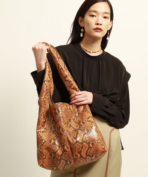 Ray BEAMS（レイビームス）の「Casselini / ストレッチ プリント トートバッグ（トートバッグ・レディース・オレンジ/グリーン・ONE SIZE）」の5枚目の写真