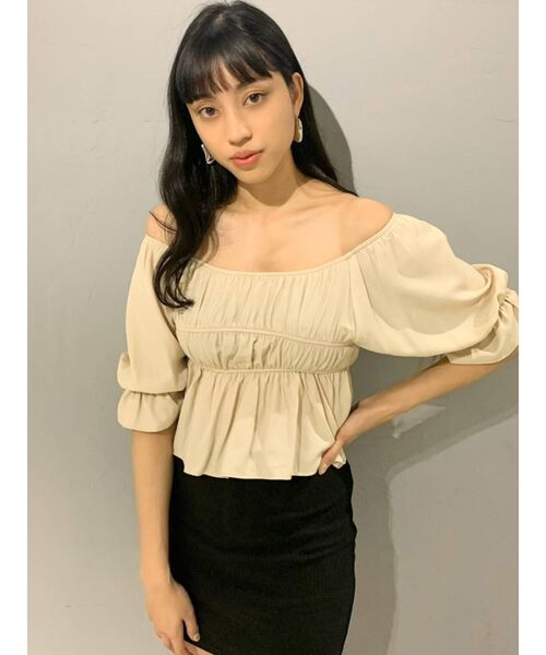 EMODA（エモダ）の「コンパクトギャザーショートトップ（シャツ/ブラウス・レディース・ブラック/ピンク/ブルー/アイボリー/ミント・FREE）」の2枚目の写真