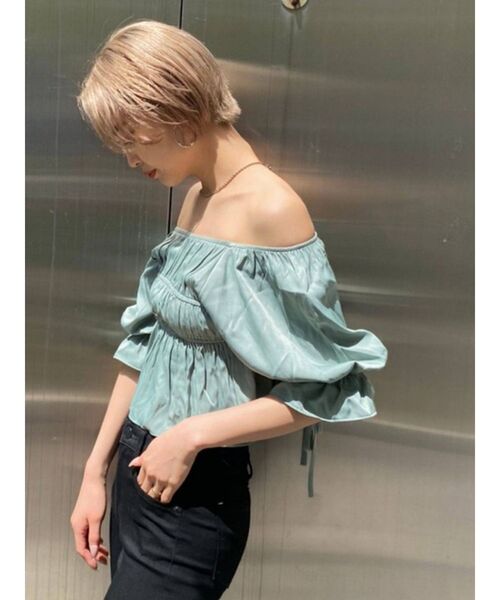 EMODA（エモダ）の「コンパクトギャザーショートトップ（シャツ/ブラウス・レディース・ブラック/ピンク/ブルー/アイボリー/ミント・FREE）」の20枚目の写真