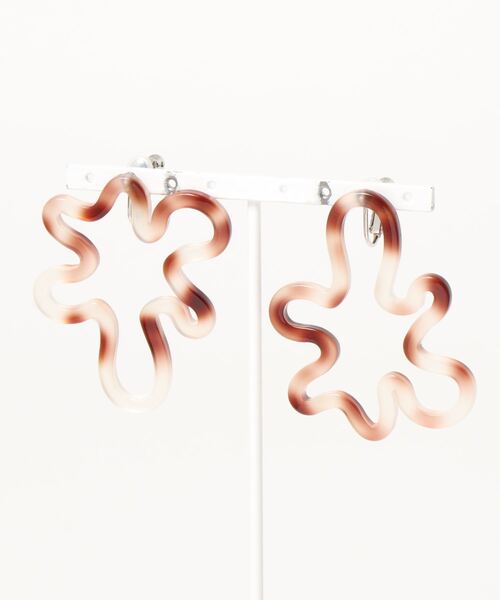 Ein（アイン）の「【Ein】フラワービッグクリアイヤリング（イヤリング・レディース・ブラック/ブラウン/グレー/クリア/ブラウン系その他/ピンク系その他/オレンジ・FREE）」の5枚目の写真