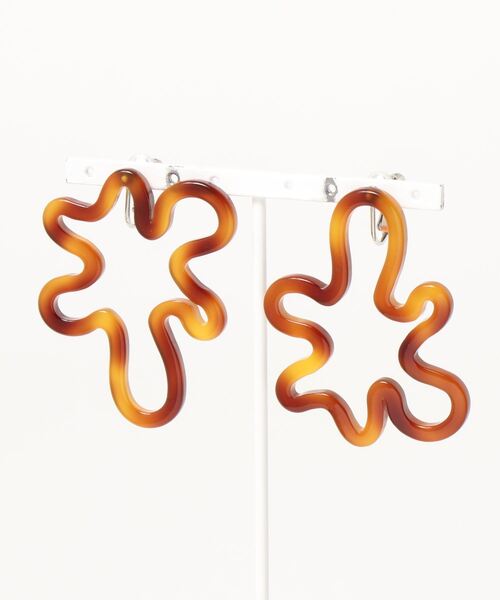 Ein（アイン）の「【Ein】フラワービッグクリアイヤリング（イヤリング・レディース・ブラック/ブラウン/グレー/クリア/ブラウン系その他/ピンク系その他/オレンジ・FREE）」の4枚目の写真