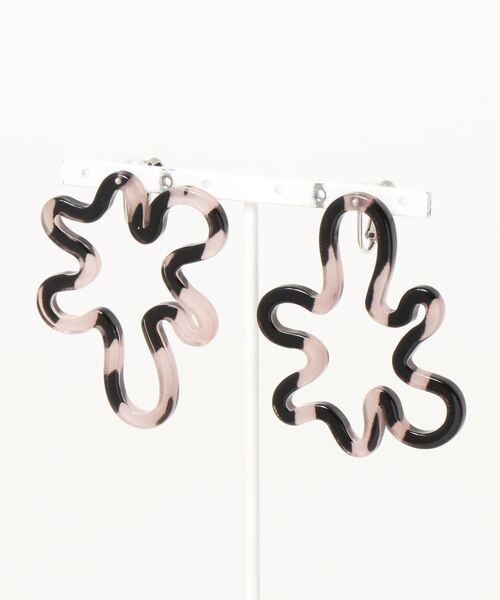 Ein（アイン）の「【Ein】フラワービッグクリアイヤリング（イヤリング・レディース・ブラック/ブラウン/グレー/クリア/ブラウン系その他/ピンク系その他/オレンジ・FREE）」の2枚目の写真