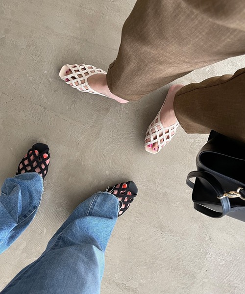 Shelly island（シェリーアイランド）の「クロスメッシュフラットサンダル（サンダル・レディース・ブラック/ベージュ・24.5/23.5）」の16枚目の写真